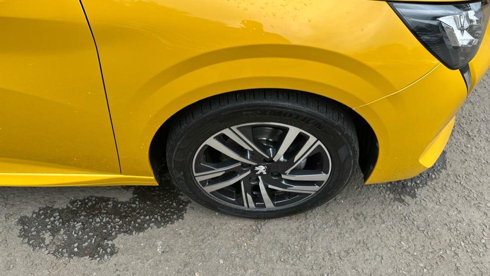 Peugeot 208 1.2 PureTech Active Premium + 5dr Petrol Hatchback - Image 28