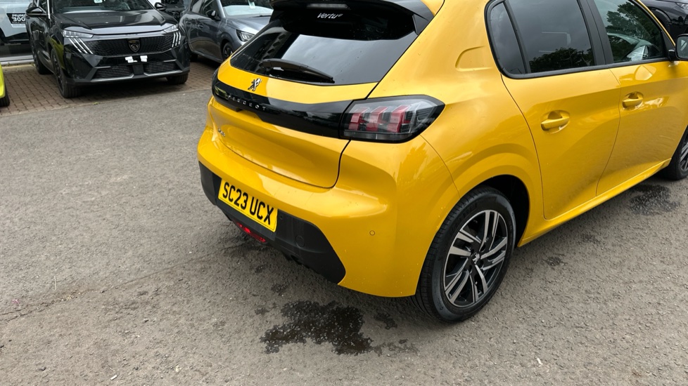 Peugeot 208 1.2 PureTech Active Premium + 5dr Petrol Hatchback - Image 30