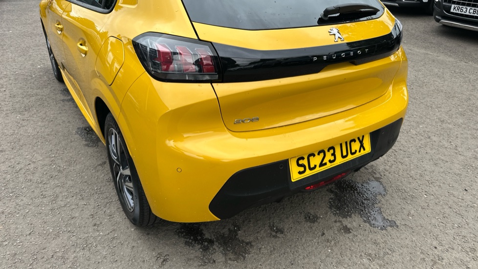 Peugeot 208 1.2 PureTech Active Premium + 5dr Petrol Hatchback - Image 31