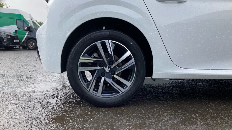 Peugeot 208 1.2 PureTech 100 Allure Premium + 5dr Petrol Hatchback - Image 7