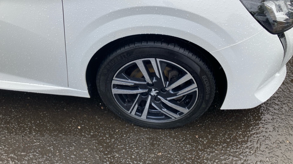 Peugeot 208 1.2 PureTech 100 Allure Premium + 5dr Petrol Hatchback - Image 27