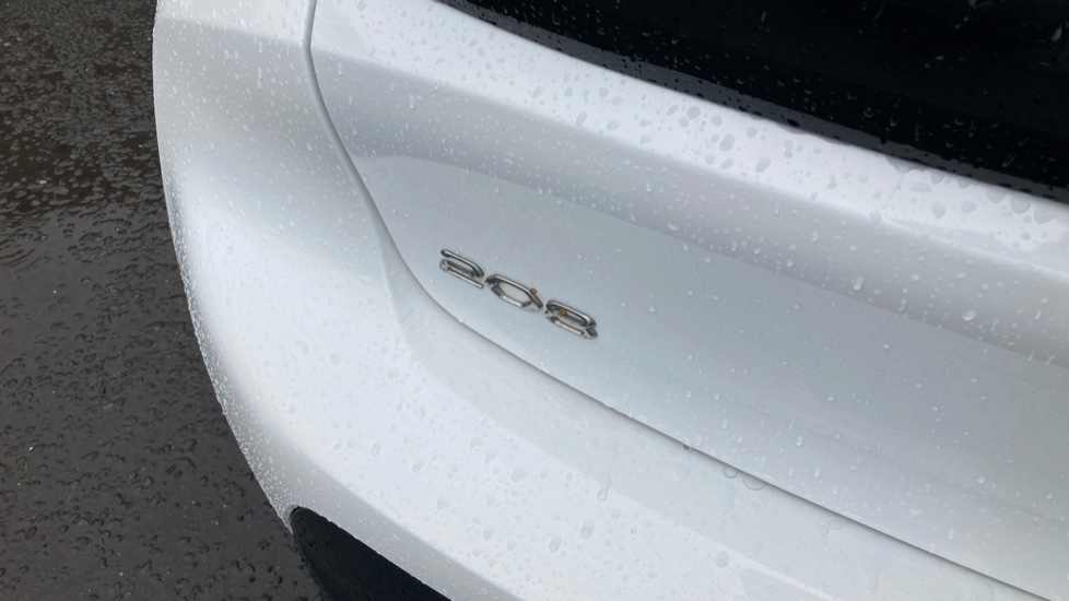 Peugeot 208 1.2 PureTech 100 Allure Premium + 5dr Petrol Hatchback - Image 31