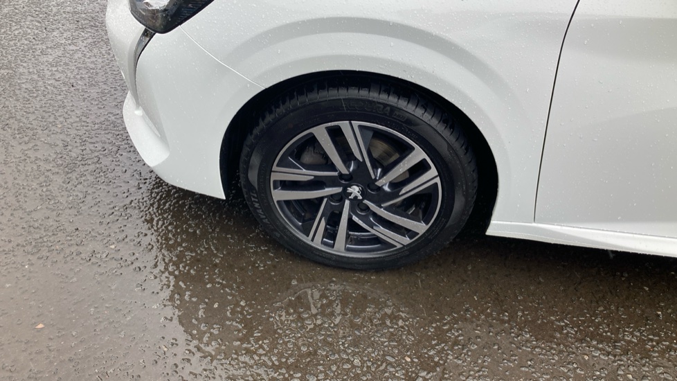 Peugeot 208 1.2 PureTech 100 Allure Premium + 5dr Petrol Hatchback - Image 34