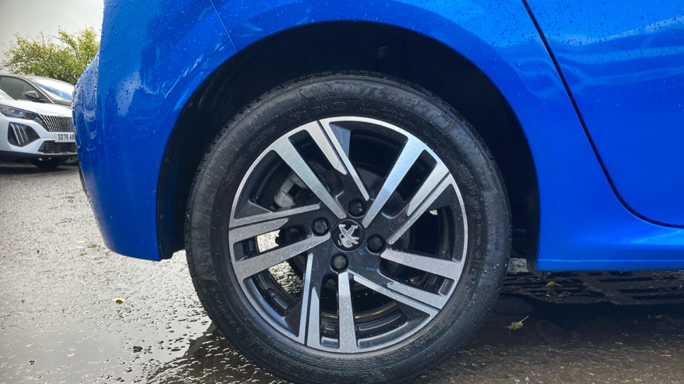 Peugeot 208 1.2 PureTech 100 Allure Premium + 5dr Petrol Hatchback - Image 7