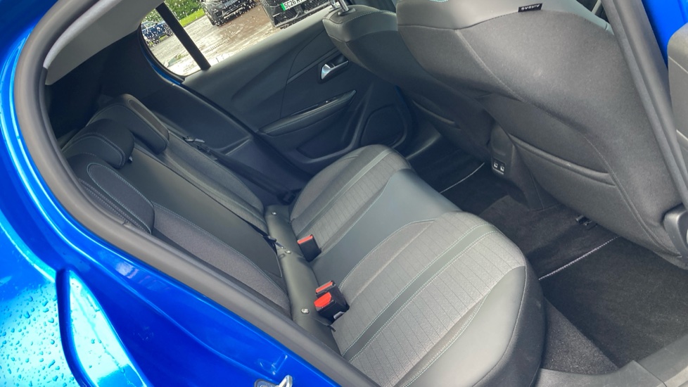 Peugeot 208 1.2 PureTech 100 Allure Premium + 5dr Petrol Hatchback - Image 16