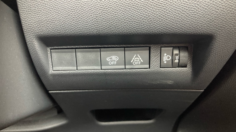 Peugeot 208 1.2 PureTech 100 Allure Premium + 5dr Petrol Hatchback - Image 24