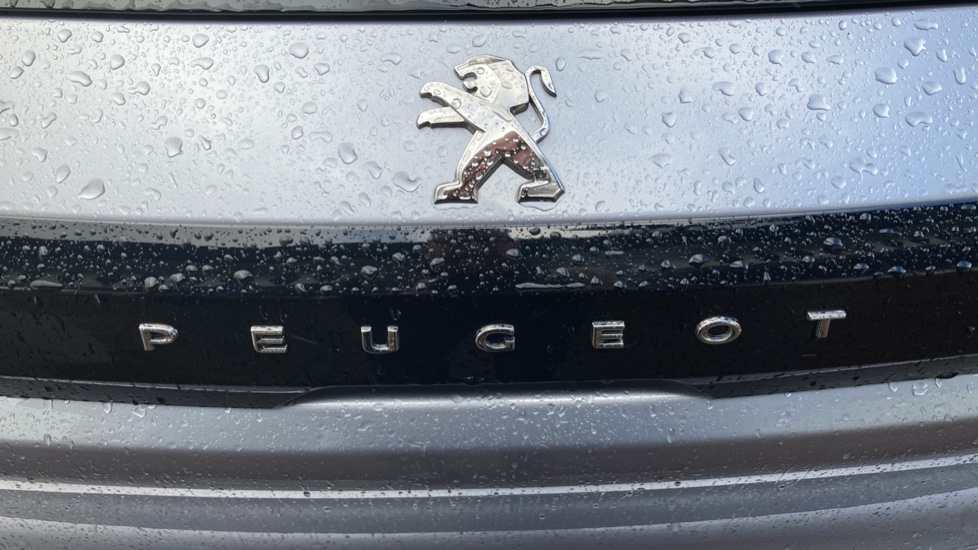 Peugeot 208 1.2 PureTech 100 Allure Premium + 5dr Petrol Hatchback - Image 21