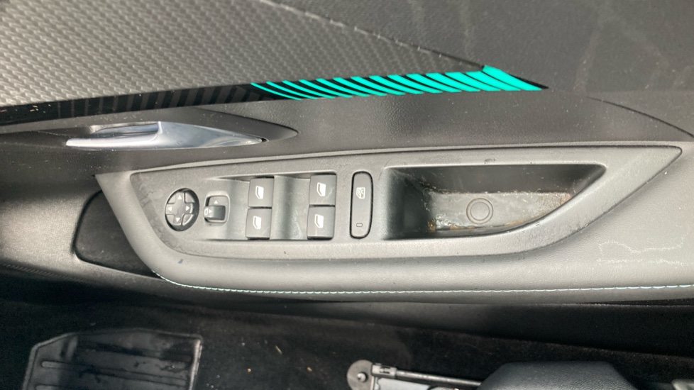 Peugeot 208 1.2 PureTech 100 Allure Premium + 5dr Petrol Hatchback - Image 30