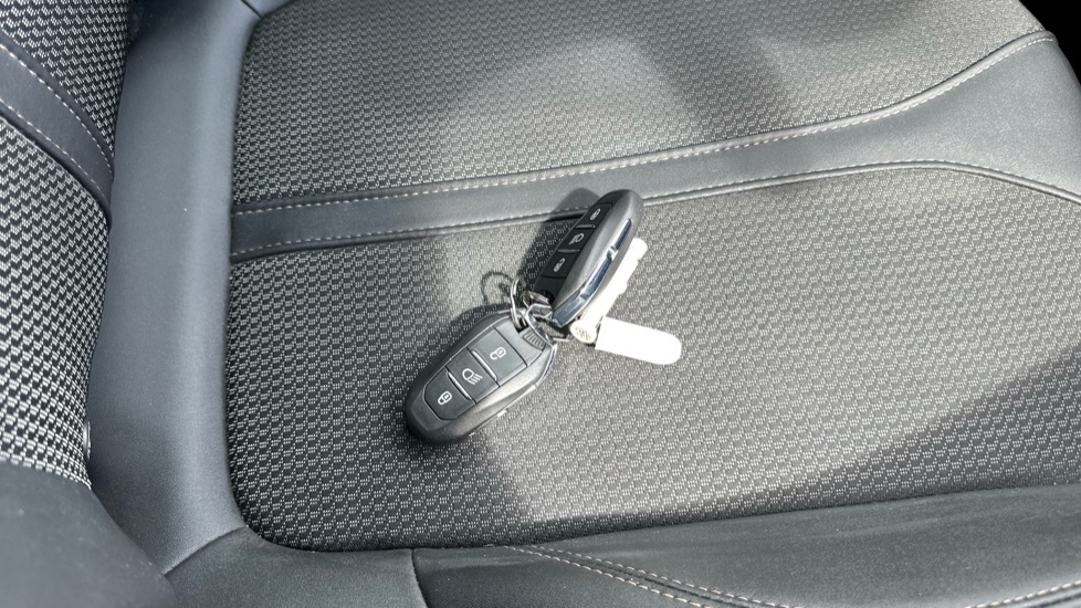 Peugeot 3008 1.2 PureTech GT 5dr EAT8 Petrol Estate - Image 20