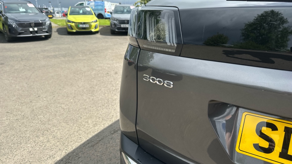 Peugeot 3008 1.2 PureTech GT 5dr EAT8 Petrol Estate - Image 21