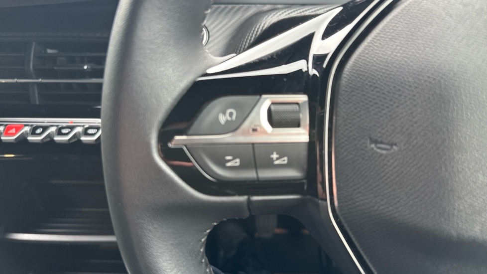 Peugeot 2008 1.2 PureTech Active Premium+ 5dr Petrol Estate - Image 27