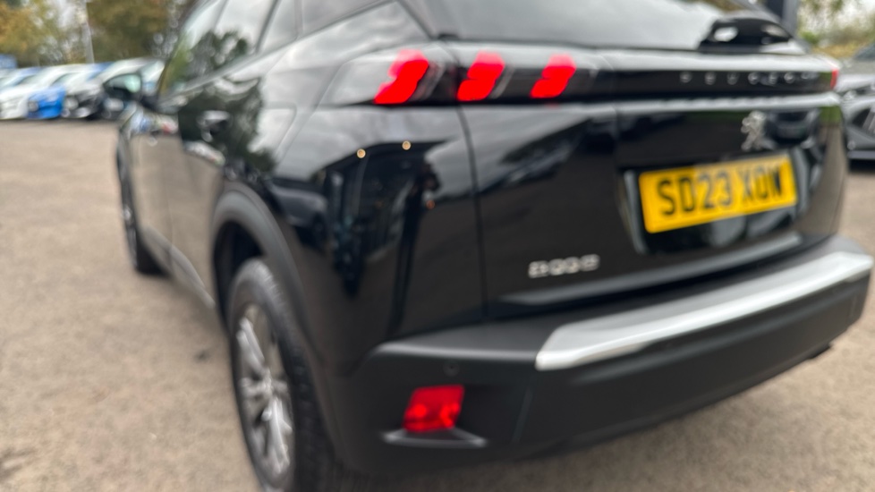 Peugeot 2008 1.2 PureTech Active Premium+ 5dr Petrol Estate - Image 38
