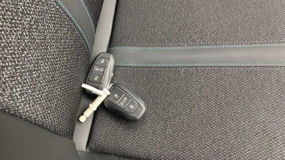 Peugeot 308 1.2 PureTech Allure Premium 5dr EAT8 Petrol Hatchback - Image 20