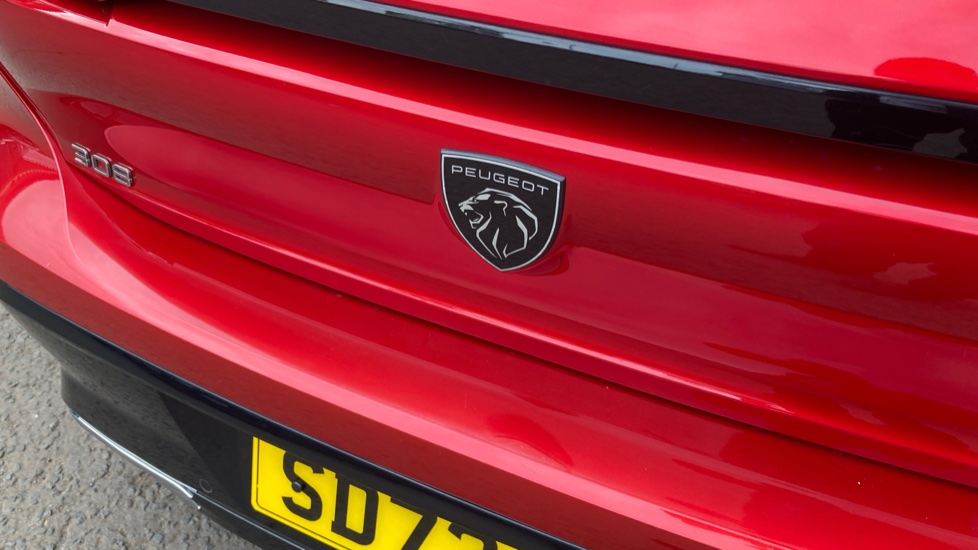 Peugeot 308 1.2 PureTech Allure Premium 5dr EAT8 Petrol Hatchback - Image 31