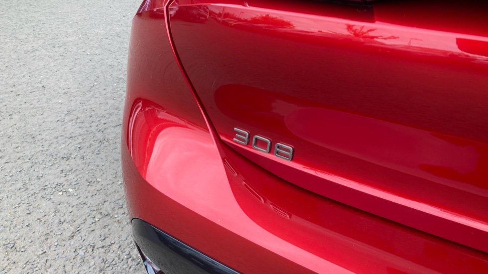 Peugeot 308 1.2 PureTech Allure Premium 5dr EAT8 Petrol Hatchback - Image 32