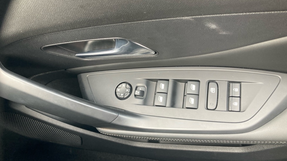 Peugeot 308 1.2 PureTech Allure Premium 5dr EAT8 Petrol Hatchback - Image 37