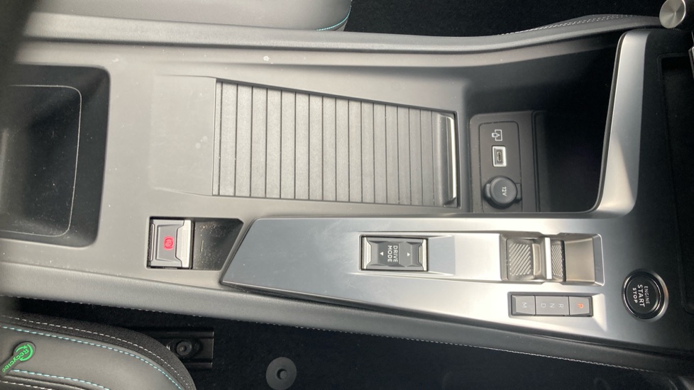 Peugeot 308 1.2 PureTech Allure Premium 5dr EAT8 Petrol Hatchback - Image 38