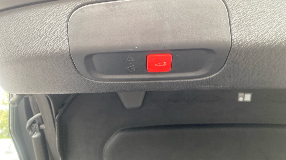 Peugeot 408 1.2 PureTech GT 5dr EAT8 Petrol Hatchback - Image 39