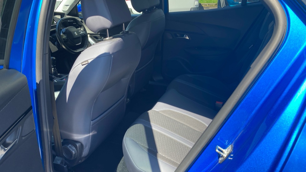 Peugeot 2008 1.2 PureTech Allure Premium 5dr Petrol Estate - Image 16