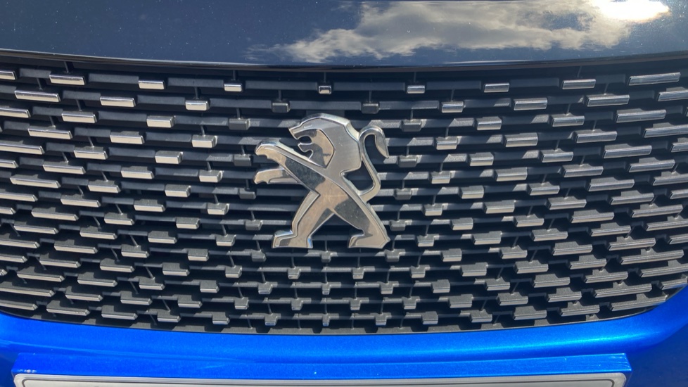 Peugeot 2008 1.2 PureTech Allure Premium 5dr Petrol Estate - Image 27
