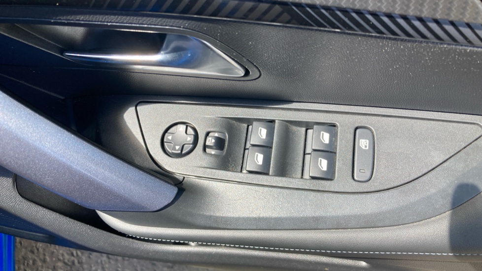 Peugeot 2008 1.2 PureTech Allure Premium 5dr Petrol Estate - Image 28