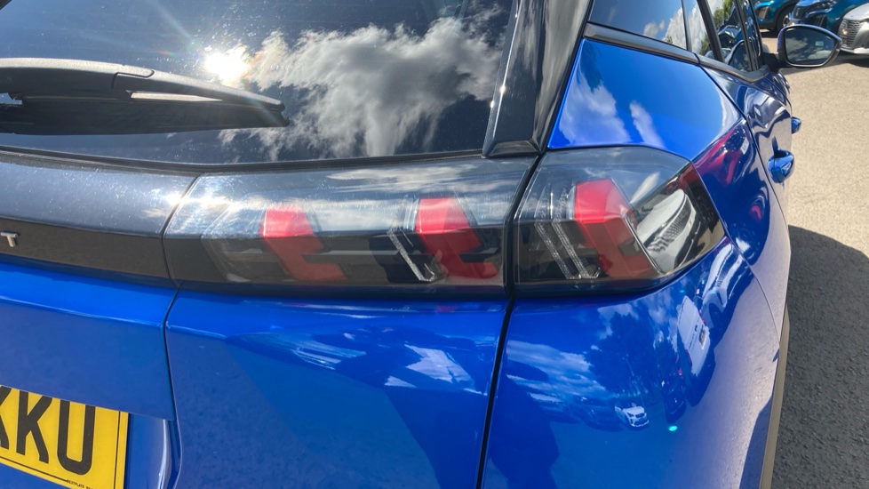 Peugeot 2008 1.2 PureTech Allure Premium 5dr Petrol Estate - Image 32