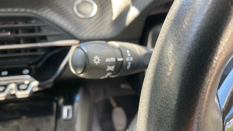 Peugeot 2008 1.2 PureTech Allure Premium 5dr Petrol Estate - Image 36