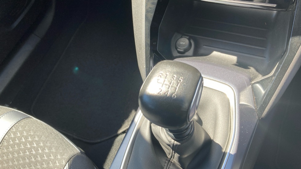 Peugeot 2008 1.2 PureTech Allure Premium 5dr Petrol Estate - Image 41