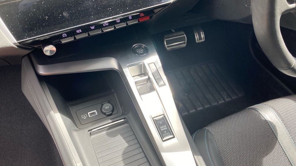 Peugeot 308 1.2 PureTech Allure Premium 5dr EAT8 Petrol Hatchback - Image 13