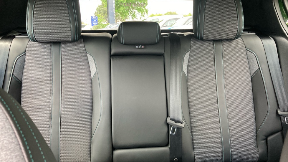 Peugeot 308 1.2 PureTech Allure Premium 5dr EAT8 Petrol Hatchback - Image 15