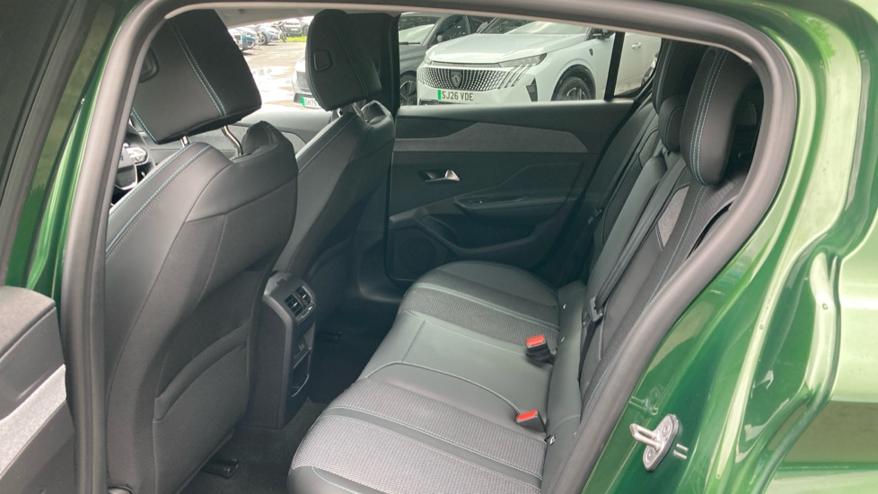 Peugeot 308 1.2 PureTech Allure Premium 5dr EAT8 Petrol Hatchback - Image 16