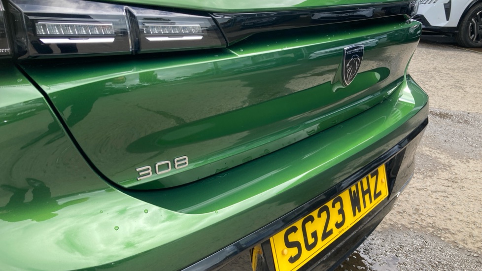 Peugeot 308 1.2 PureTech Allure Premium 5dr EAT8 Petrol Hatchback - Image 29