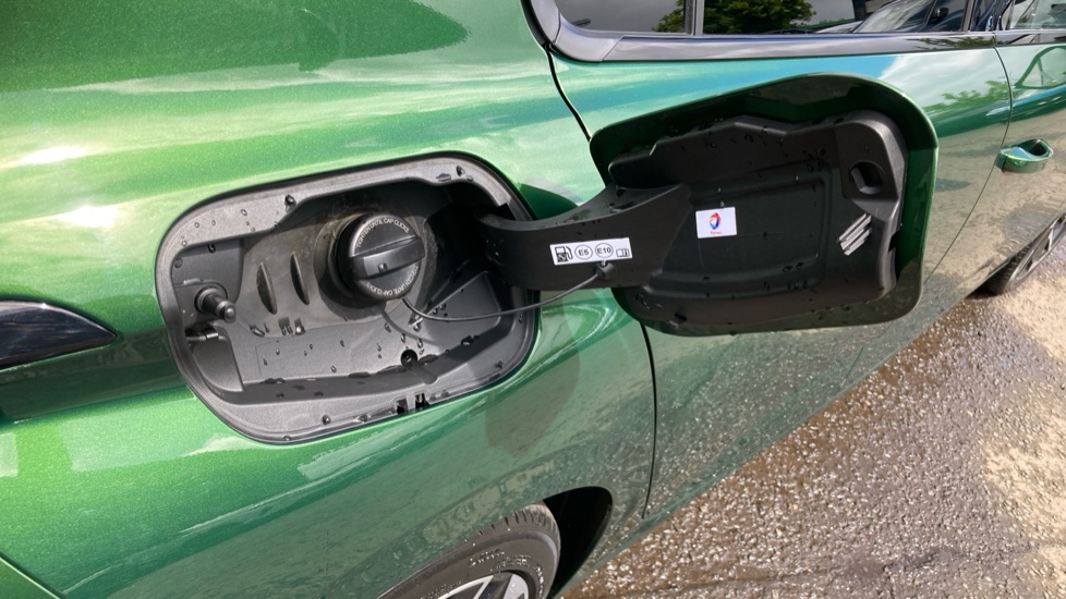 Peugeot 308 1.2 PureTech Allure Premium 5dr EAT8 Petrol Hatchback - Image 31