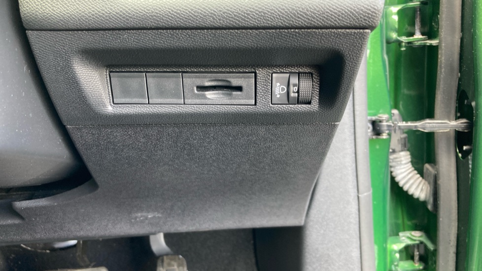Peugeot 308 1.2 PureTech Allure Premium 5dr EAT8 Petrol Hatchback - Image 37
