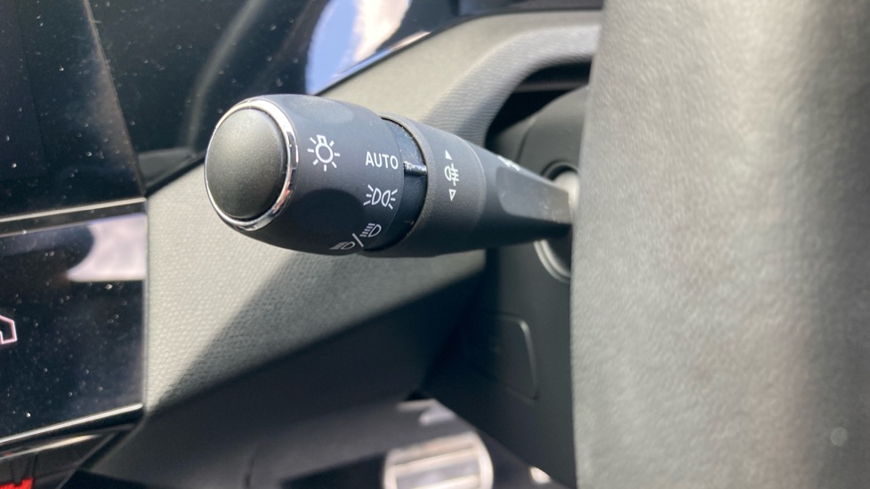Peugeot 308 1.2 PureTech Allure Premium 5dr EAT8 Petrol Hatchback - Image 41
