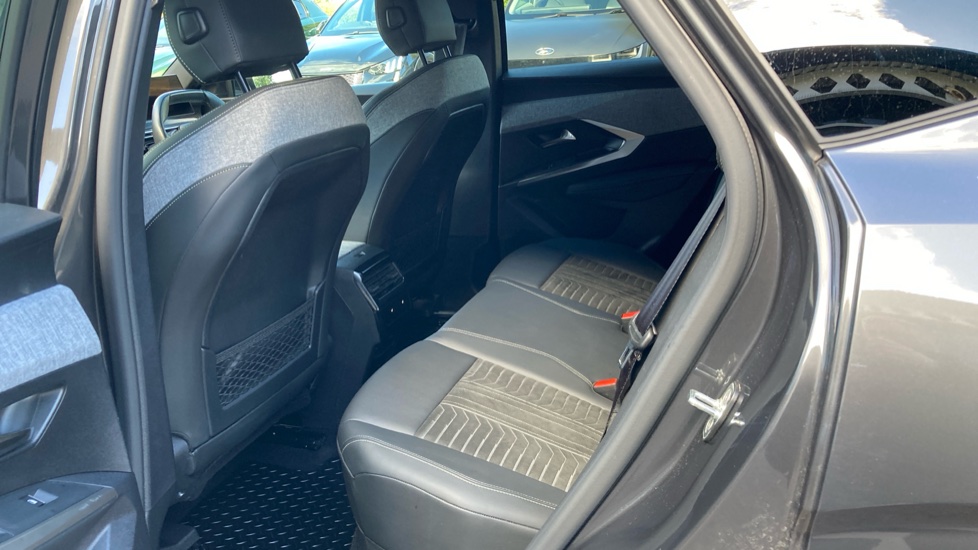 Peugeot 3008 1.2 Hybrid 136 GT 5dr e-DSC6 Petrol Estate - Image 16