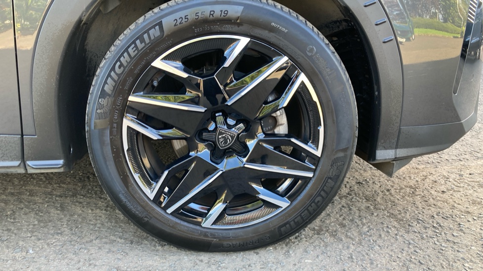 Peugeot 3008 1.2 Hybrid 136 GT 5dr e-DSC6 Petrol Estate - Image 21