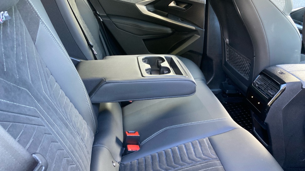 Peugeot 3008 1.2 Hybrid 136 GT 5dr e-DSC6 Petrol Estate - Image 34