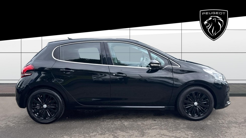 Peugeot 208 1.2 PureTech 82 Allure 5dr Petrol Hatchback - Image 5