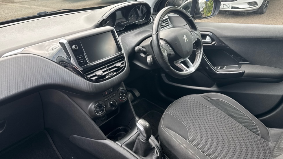 Peugeot 208 1.2 PureTech 82 Allure 5dr Petrol Hatchback - Image 9
