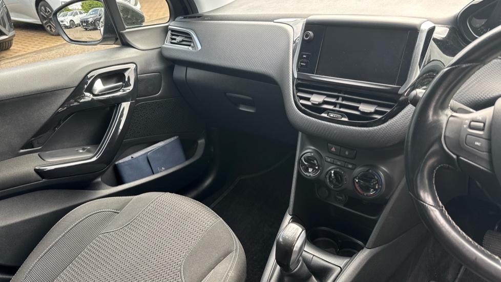 Peugeot 208 1.2 PureTech 82 Allure 5dr Petrol Hatchback - Image 14