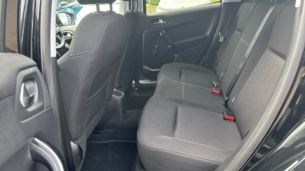 Peugeot 208 1.2 PureTech 82 Allure 5dr Petrol Hatchback - Image 16