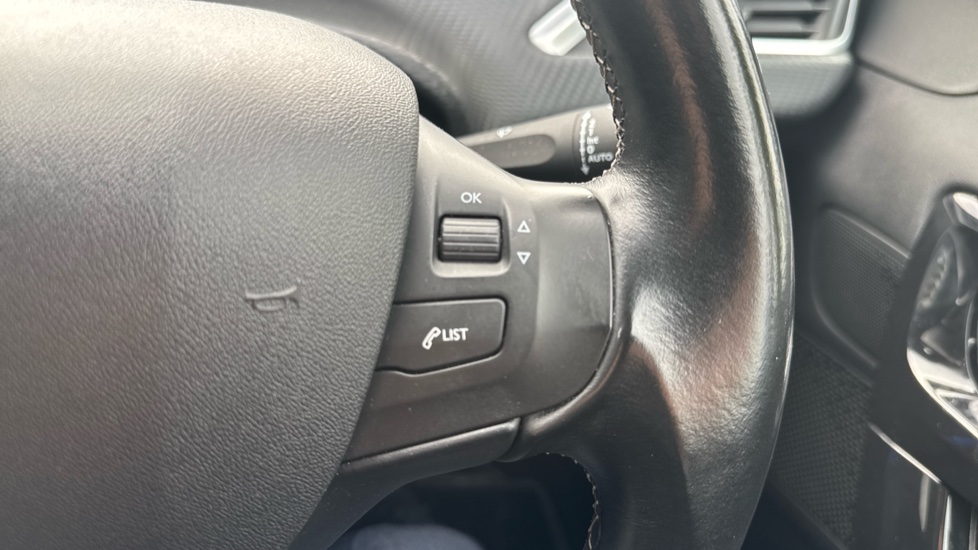 Peugeot 208 1.2 PureTech 82 Allure 5dr Petrol Hatchback - Image 29