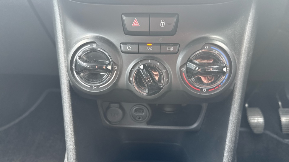 Peugeot 208 1.2 PureTech 82 Allure 5dr Petrol Hatchback - Image 35