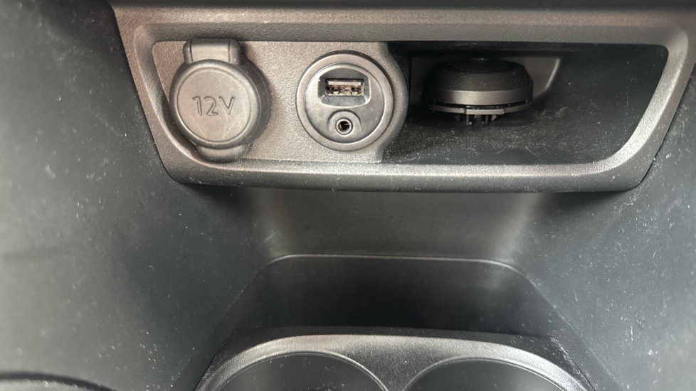 Peugeot 208 1.2 PureTech 82 Allure 5dr Petrol Hatchback - Image 36