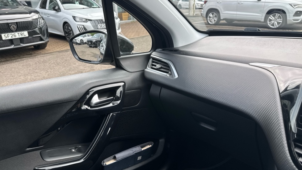 Peugeot 208 1.2 PureTech 82 Allure 5dr Petrol Hatchback - Image 39