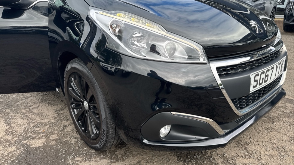 Peugeot 208 1.2 PureTech 82 Allure 5dr Petrol Hatchback - Image 40