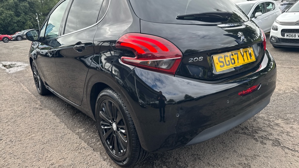 Peugeot 208 1.2 PureTech 82 Allure 5dr Petrol Hatchback - Image 42