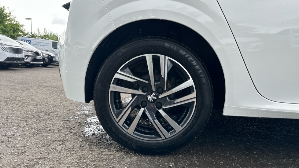 Peugeot 208 1.2 PureTech 100 Active Premium + 5dr Petrol Hatchback - Image 7