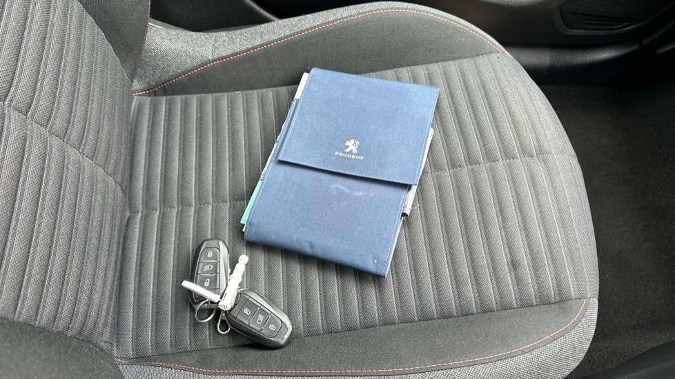 Peugeot 208 1.2 PureTech 100 Active Premium + 5dr Petrol Hatchback - Image 19